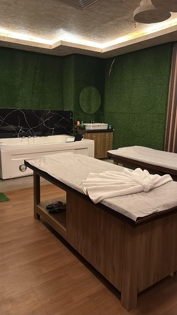 Jacuzzi suite with two treatment tables at Eternal Twilight Spa